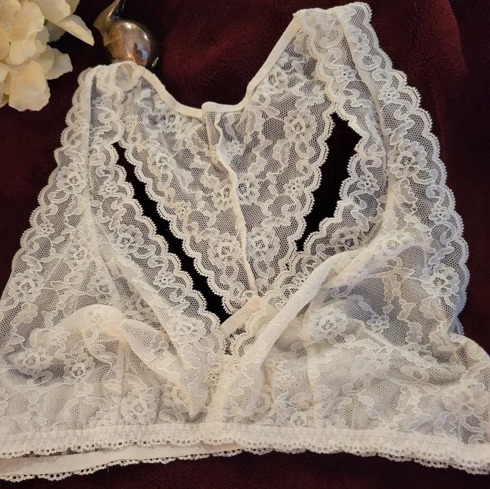 Victoria's Secret white lace bralette Sz L